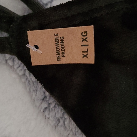 Pink Victoria's Secret black velvor bralette XL. - Picture 3 of 6